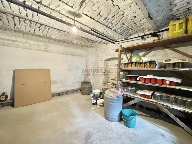 Polona Dorobanti, casa 4 camere 155 mp, curte 424 mp, garaj, beci