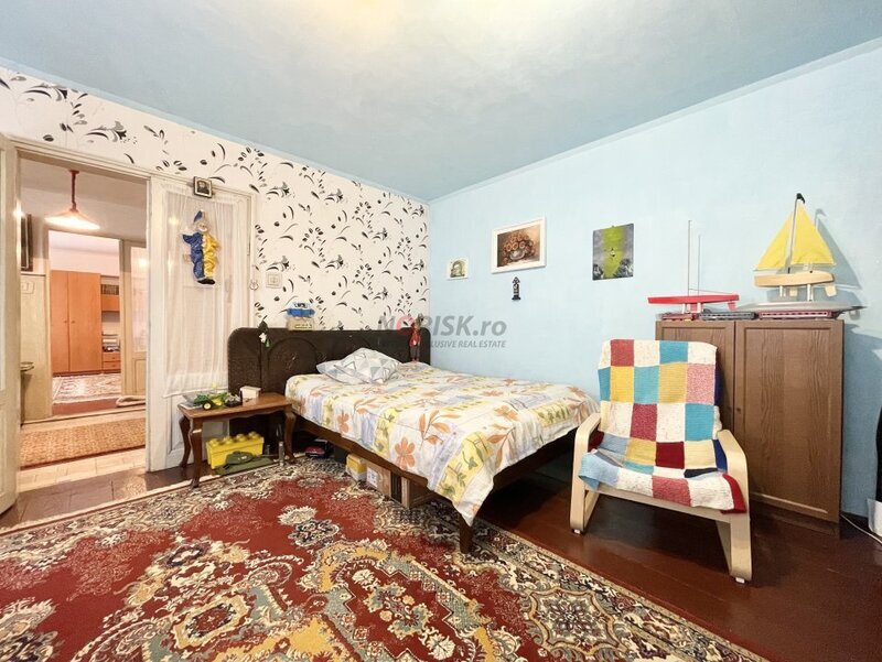 Polona Dorobanti, casa 4 camere 155 mp, curte 424 mp, garaj, beci