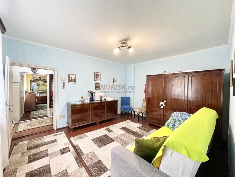 Polona Dorobanti, casa 4 camere 155 mp, curte 424 mp, garaj, beci